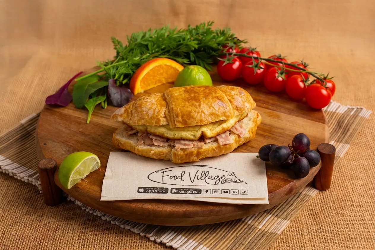 Egg & bacon croissant